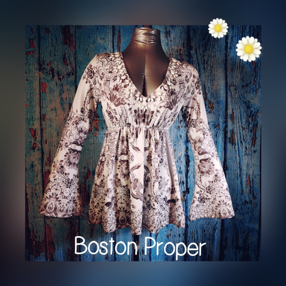 🌼👉Boston Proper pretty chunky jeweled Blouse